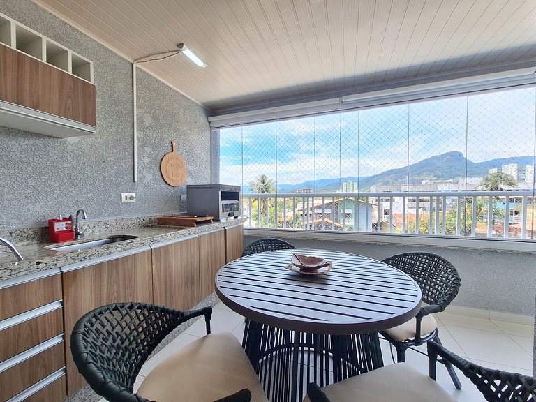 Apto com varanda a 50 metros do mar