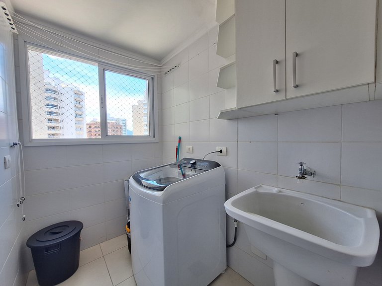 Apto com varanda a 50 metros do mar