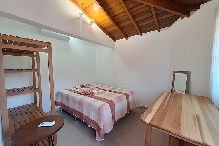 Casa c/ varanda e churrasqueira em cond. fechado