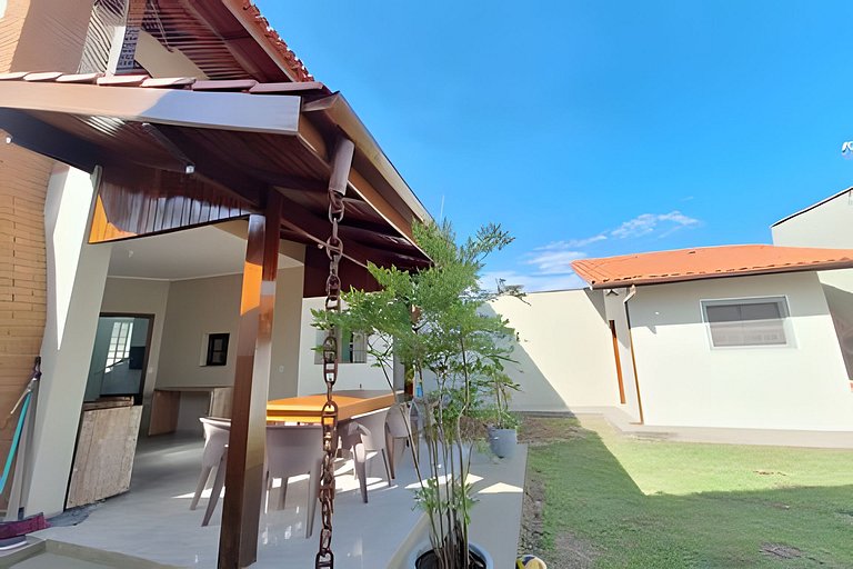 Casa c/ varanda e churrasqueira em cond. fechado