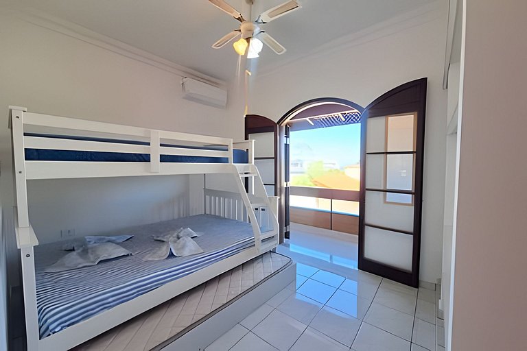 Casa c/ varanda e churrasqueira em cond. fechado