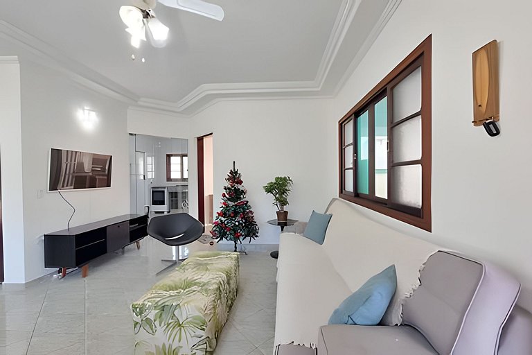 Casa c/ varanda e churrasqueira em cond. fechado