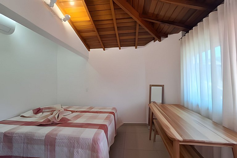 Casa c/ varanda e churrasqueira em cond. fechado