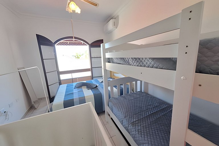 Casa c/ varanda e churrasqueira em cond. fechado