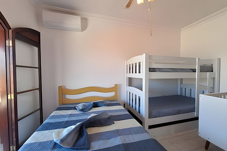 Casa c/ varanda e churrasqueira em cond. fechado