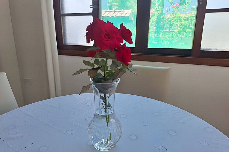 Casa c/ varanda e churrasqueira em cond. fechado