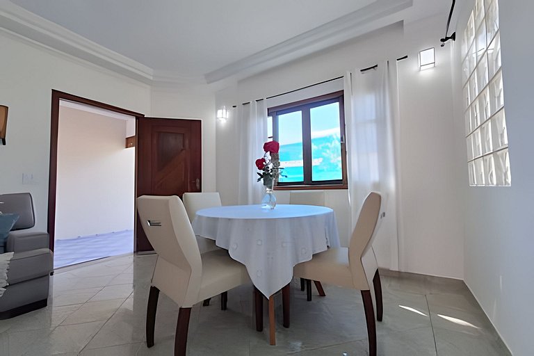 Casa c/ varanda e churrasqueira em cond. fechado