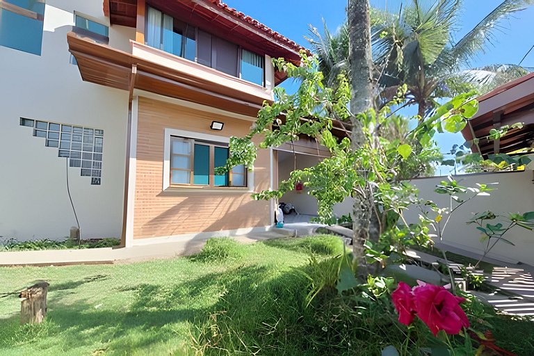 Casa c/ varanda e churrasqueira em cond. fechado