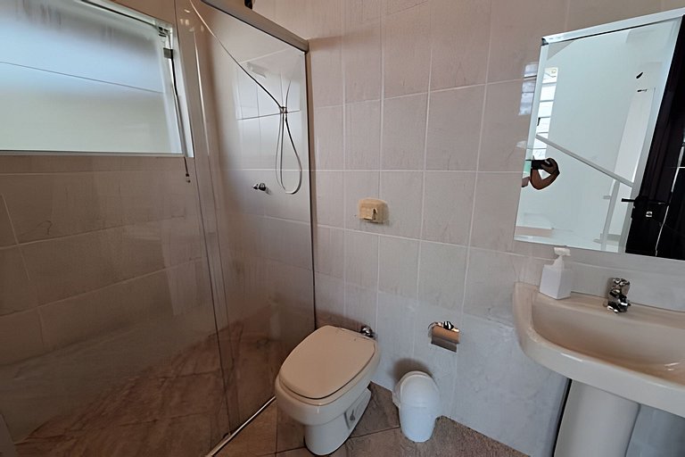 Casa c/ varanda e churrasqueira em cond. fechado