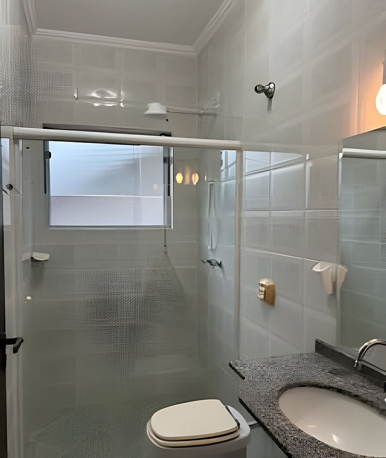 Casa c/ varanda e churrasqueira em cond. fechado