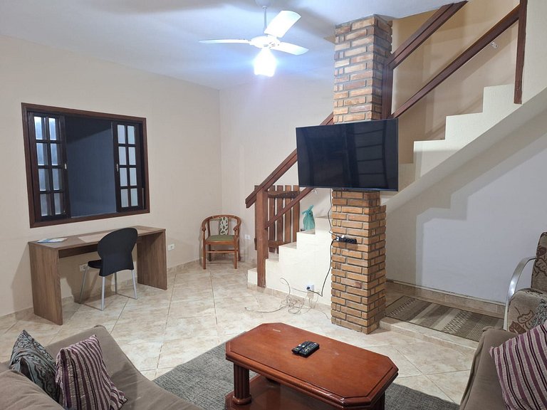 Casa c/ varanda para piscina, a 500 m da praia