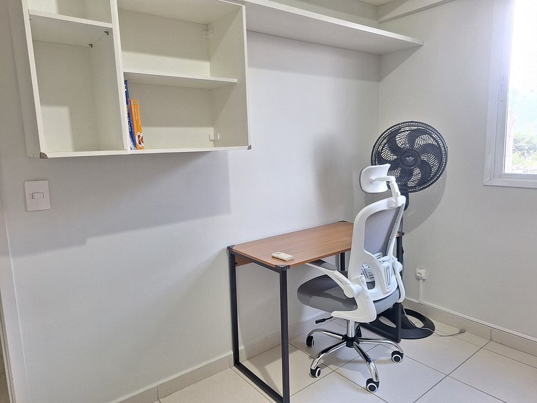 Apto com varanda a 50 metros do mar