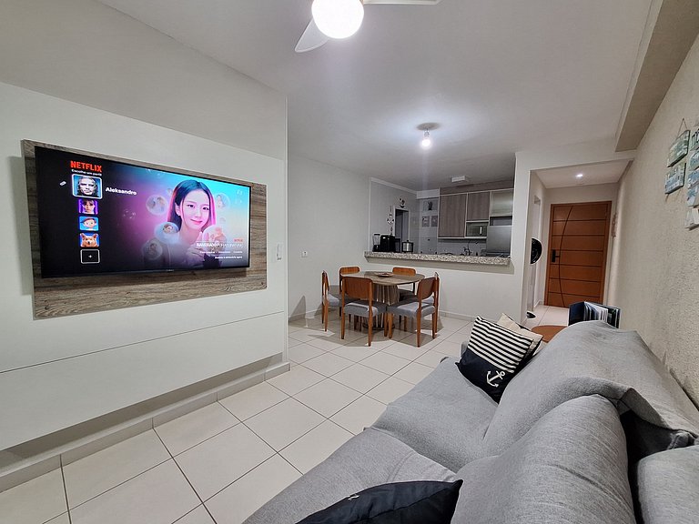 Apto com varanda a 50 metros do mar