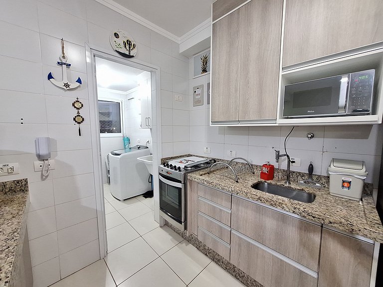 Apto com varanda a 50 metros do mar