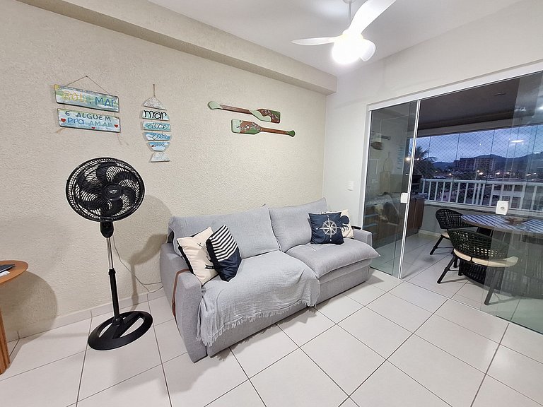 Apto com varanda a 50 metros do mar