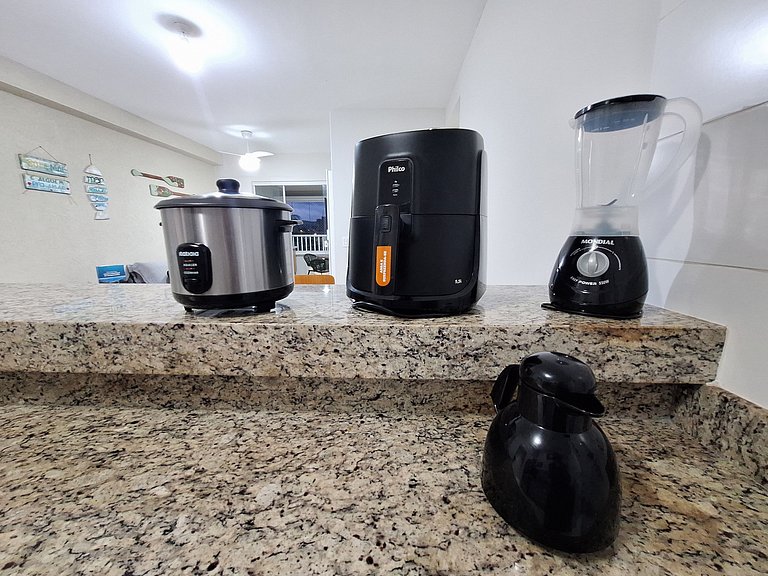 Apto com varanda a 50 metros do mar