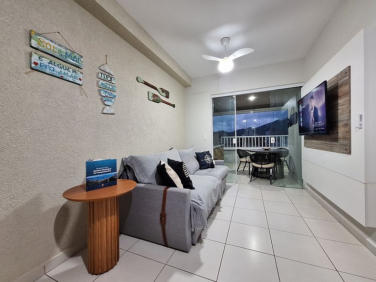 Apto com varanda a 50 metros do mar