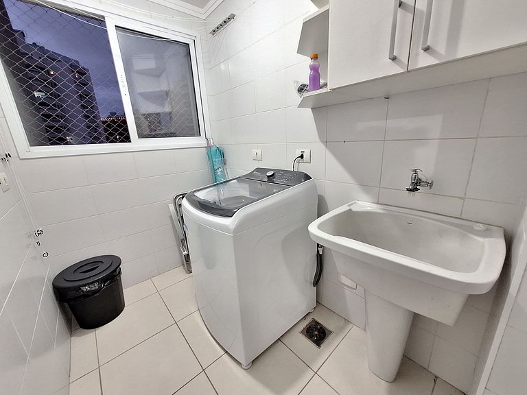 Apto com varanda a 50 metros do mar